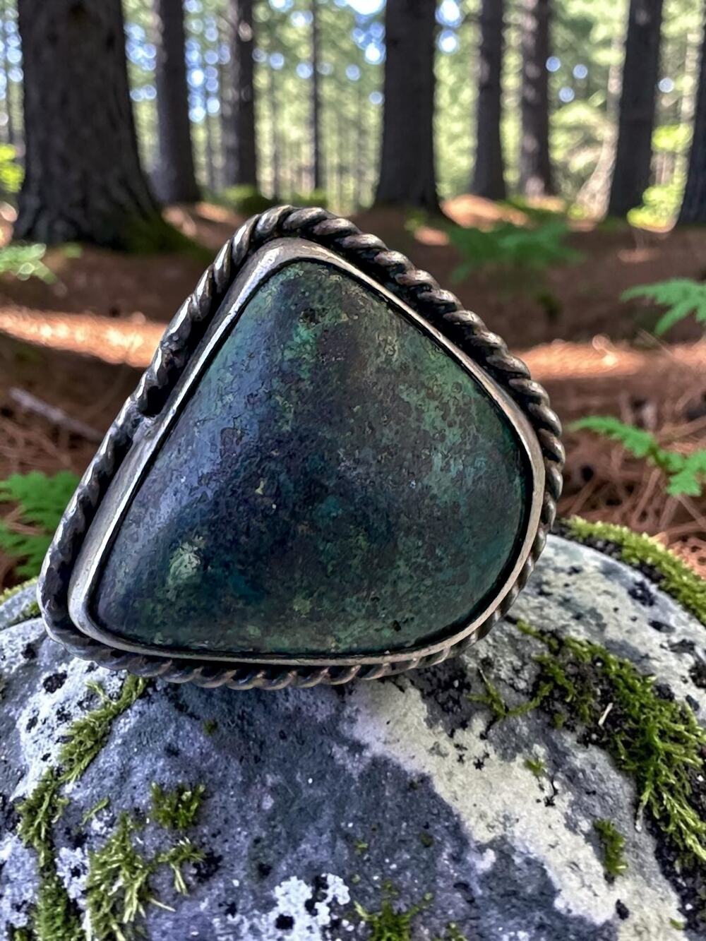 Vintage Sterling silver triangular green stone statement ring with twisted rope